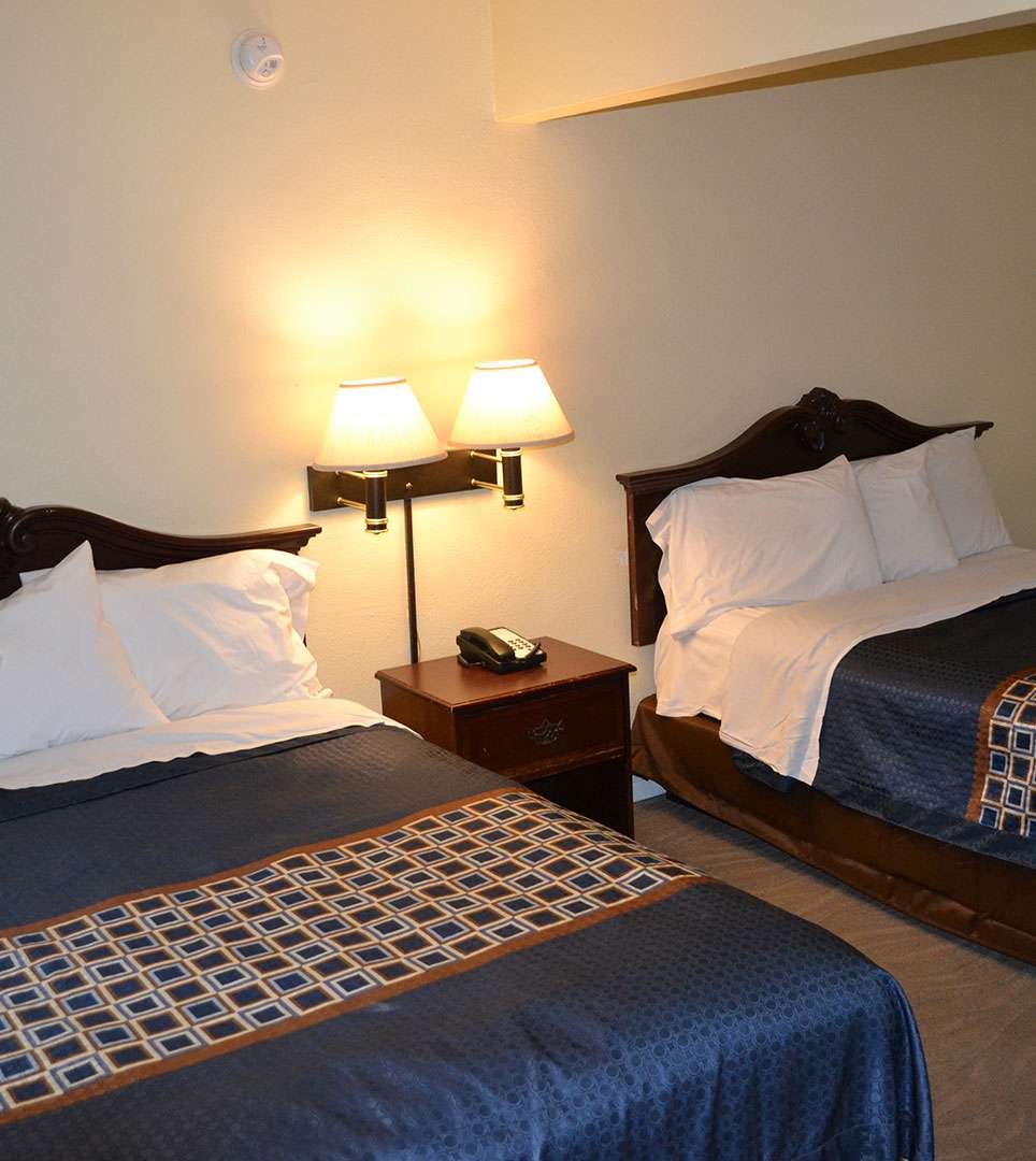 WELL-APPOINTED AND FAMILY-FRIENDLY GUEST ROOMS  AT OUR MILL VALLEY MOTEL