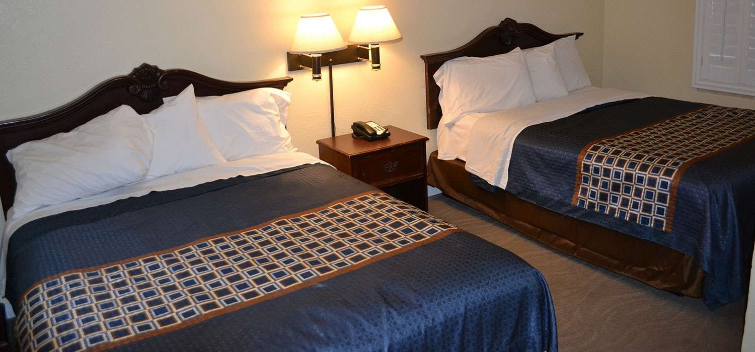 WELL-APPOINTED AND FAMILY-FRIENDLY GUEST ROOMS  AT OUR MILL VALLEY MOTEL