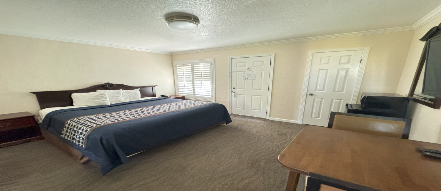 WELL-APPOINTED AND FAMILY-FRIENDLY GUEST ROOMS  AT OUR MILL VALLEY MOTEL