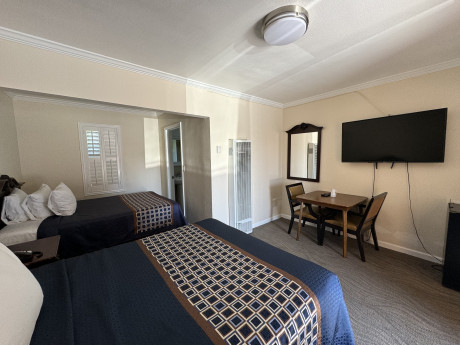 Welcome To Tamalpais Motel - Queen and Double Bed