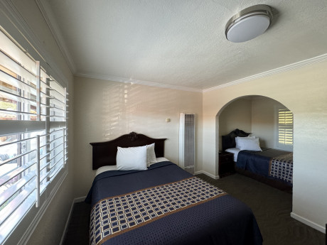 Welcome To Tamalpais Motel - Queen and Double Bed