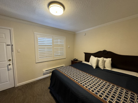 King Guest Room at Tam Motel