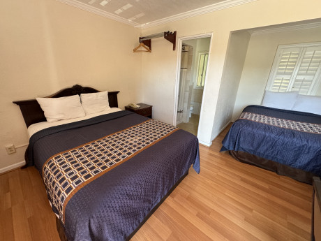 Welcome To Tamalpais Motel - Queen and Double Bed