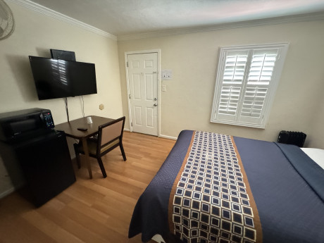 Welcome To Tamalpais Motel - Queen Bed