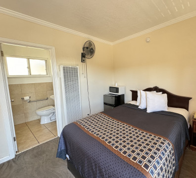 Queen Standard at Tamalpais Motel