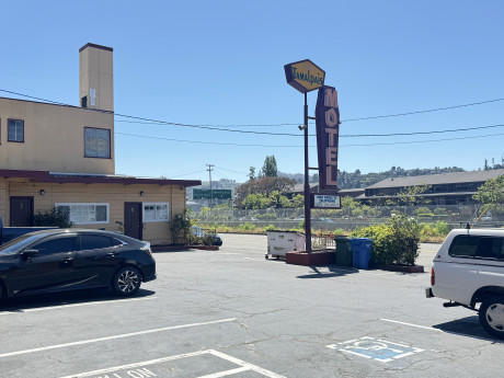 Welcome To Tamalpais Motel - Exterior View